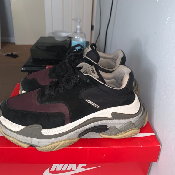 Triple S Balenciaga (Black & Burgundy) 10.5 Men - Picture 2 of 5